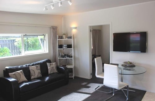 Coromandel Apartment | Luxury accommodation in central Coro Township