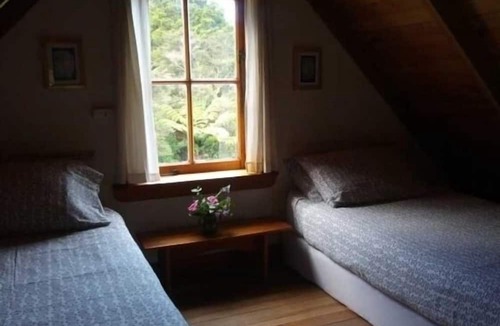 Collingwood Cottage | Ruru Cottage - cosy native forest hideaway