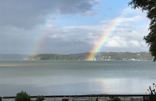 Paihia House | Secluded Beachfront Home with your very own beach