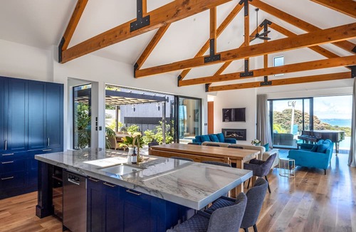 Omiha House | Te Whau Retreat - Stay Waiheke