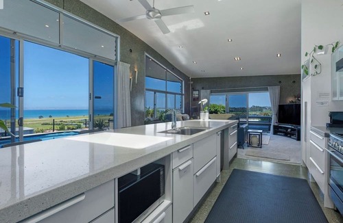 Merita House | Beautiful Beach Stone House 3bedroom home.