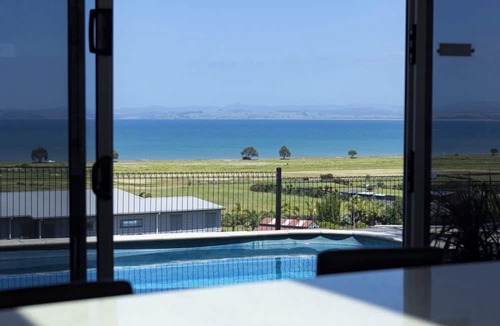 Merita House | Beautiful Beach Stone House 3bedroom home.