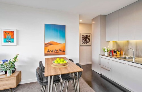 Auckland Central Business District Apartment | Sunlit City Fringe Apartment wth Heat Pump+Carpark