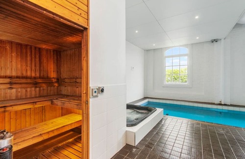 Auckland Central Business District Apartment | Sunlit City Fringe Apartment wth Heat Pump+Carpark