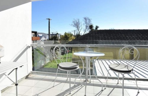 Merivale Apartment | Carlton Villa 3: Central location by Hagley Park