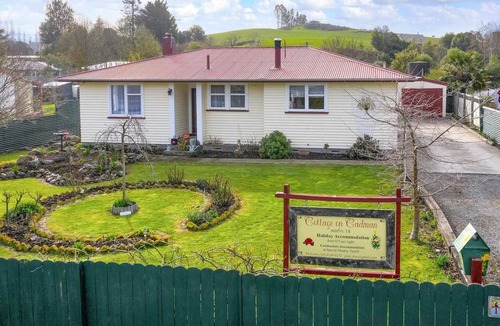 Cheviot Cottage | Cosy Family Cottage, within the Cheviot Township