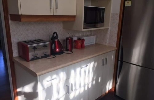 Torbay House | LARGE FAMILY HOME - Short Walk to Two Beaches & Netflix