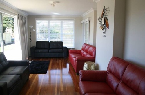 Whakatane House | Stunning holiday home close to beach