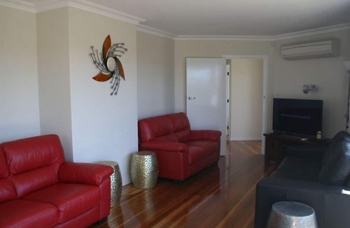 Whakatane House | Stunning holiday home close to beach