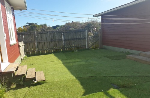 Hokio Beach House | Family friendly and pet friendly. A kiwi bach holiday at Hōkio Beach.