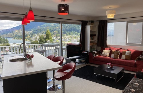 Queenstown City Centre Apartment | Rooftop garden, Lakeview, 5 mins walk to town