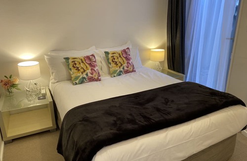 Queenstown City Centre Apartment | Rooftop garden, Lakeview, 5 mins walk to town