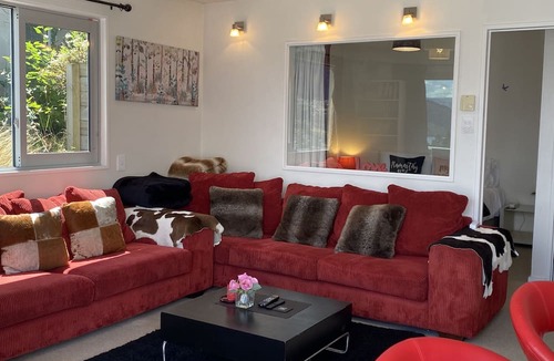 Queenstown City Centre Apartment | Rooftop garden, Lakeview, 5 mins walk to town