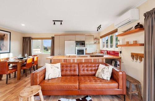 Ohakune Cottage | The Purple House - Ohakune Home with Spa Pool
