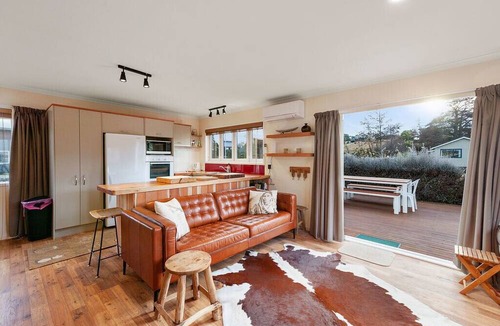 Ohakune Cottage | The Purple House - Ohakune Home with Spa Pool