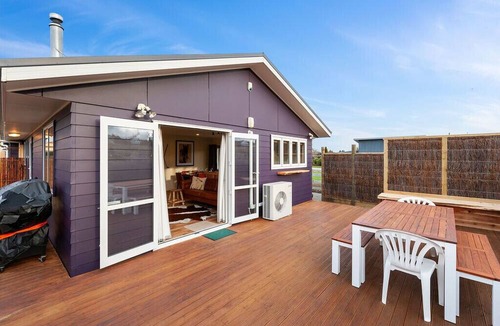 Ohakune Cottage | The Purple House - Ohakune Home with Spa Pool