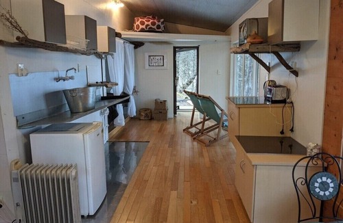 Wattle Bay Cabin | Detach from the rat race! Relaxing coastal retreat one hour from Auckland.