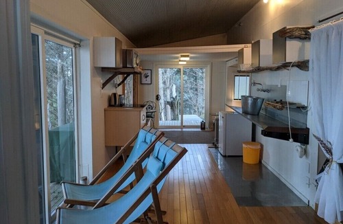 Wattle Bay Cabin | Detach from the rat race! Relaxing coastal retreat one hour from Auckland.