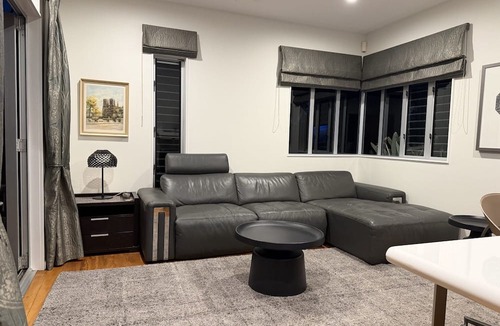 Raumati South House | Raumati Sunsets on Rosetta