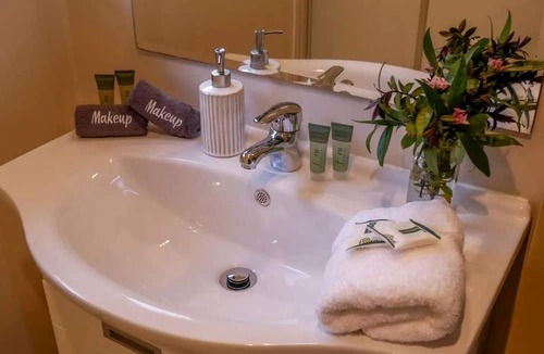 Rangitikei Cabin | Secluded Holiday Retreat with Private Hot Tub in Manawatu, New Zealand