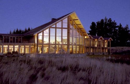 Te Anau Cabin | Picturesque Cabin for Families or Couples on Lake Te Anau, New Zealand