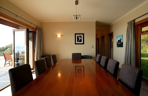 Todds Valley Cabin | Spacious Suite Ideal for a Relaxing Getaway in Nelson, New Zealand