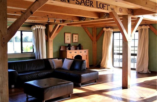 Waharoa Cabin | Rustic Vacation Rental for a Relaxing Getaway near Tauranga, North Island