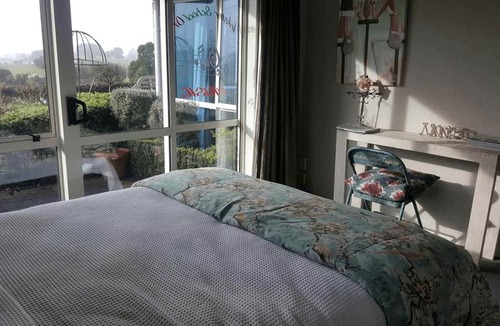 Waitomo Caves Cabin | Charming Vacation Rental with Hot Tub near Hamilton, North Island