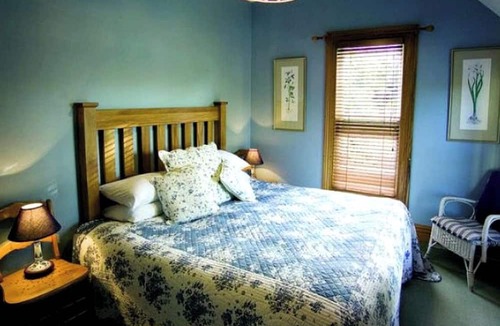 Motueka Cabin | Luxury All-Inclusive Waterfront Lodge Rental for Tasman Bay Holiday in Motueka, New Zealand