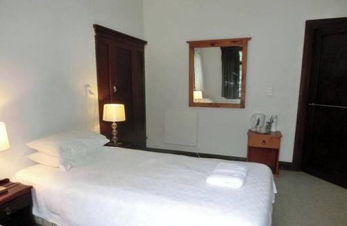 Cambridge Cabin | Rustic Farm Accommodation Surrounded by Gorgeous Countryside Views near Lake Karapiro, North Island