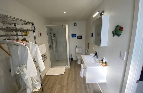 Napier Cottage | Romantic Suite Rental Located in Wine Country near Napier, North Island
