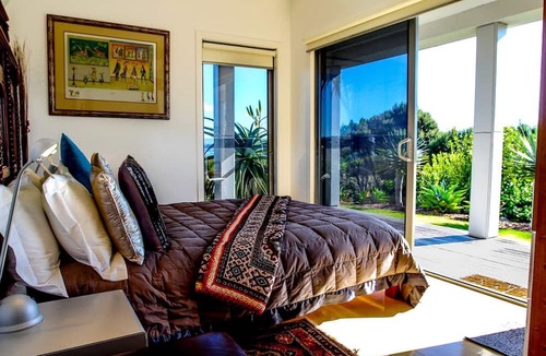 Russell Cabin | Deluxe Room with Amazing Views for a Romantic Holiday near Russell, New Zealand