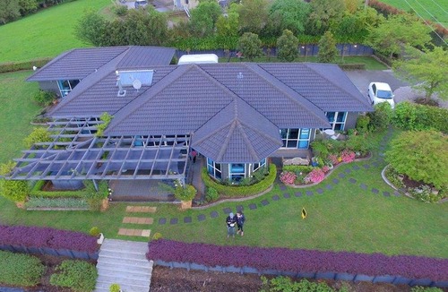 Waitomo Caves Cabin | Cozy Accommodation with Breakfast on Stunning Orchard near Hamilton, North Island