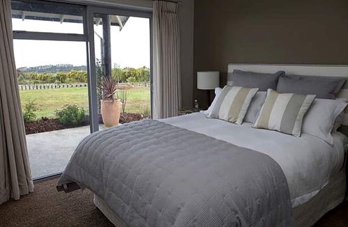 Okaihau Cabin | Luxury Vacation Accommodation for Four Guests near KeriKeri, North Island