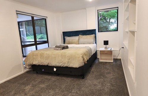 Birkenhead House | Entire Ground-floor: Spacious 145m2