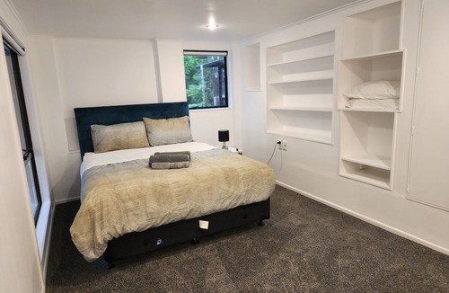 Birkenhead House | Entire Ground-floor: Spacious 145m2