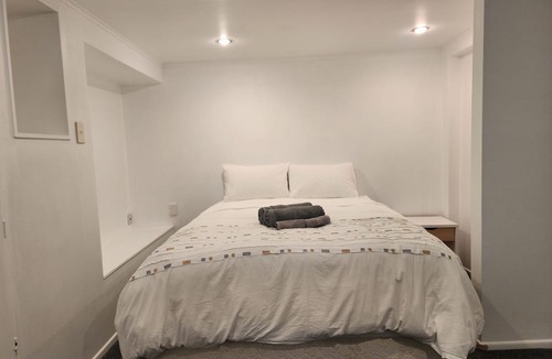 Birkenhead House | Entire Ground-floor: Spacious 145m2