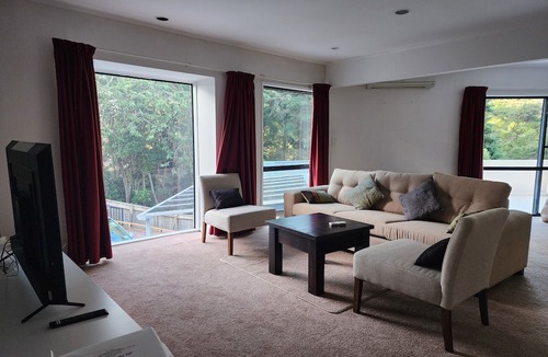 Birkenhead House | Entire Upper-floor: Spacious 140m2