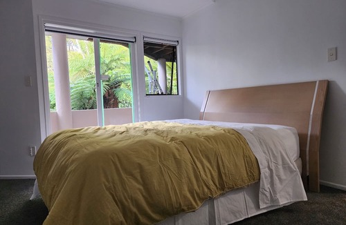 Birkenhead House | Entire Ground-floor: Spacious 145m2