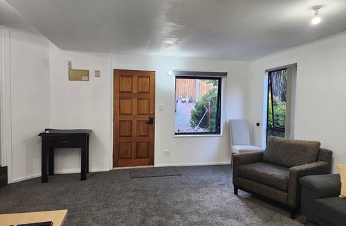Birkenhead House | Entire Ground-floor: Spacious 145m2
