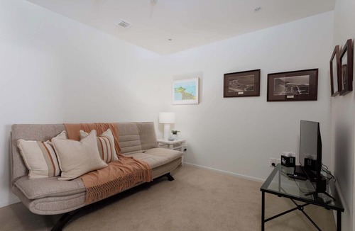 Mount Maunganui Apartment | Sunrise & Sea views - Luxe downtown with 2 carpark