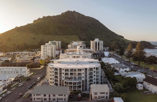 Mount Maunganui Apartment | Sunrise & Sea views - Luxe downtown with 2 carpark