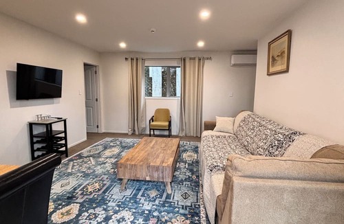 Torbay House | private, secured, close to the beach shops cafe