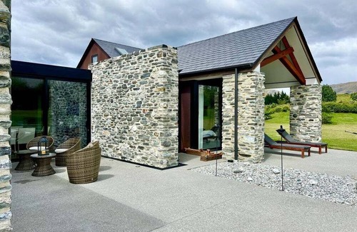 Speargrass Flat House | Rangi Nui - 4 bedroom + 4 ensuites and Pool
