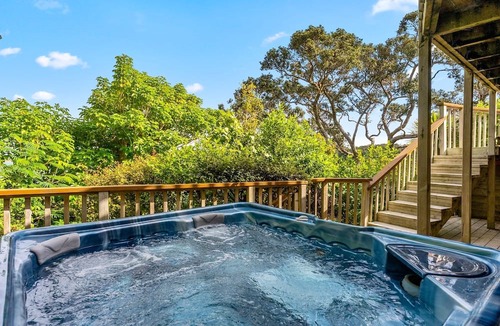 Whangateau House | Beachfront access house in Paradise
