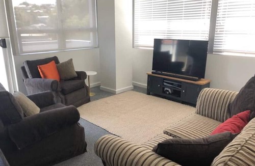 Napier Apartment | Chic 2 Bedroom Apartment in Art Deco Napier