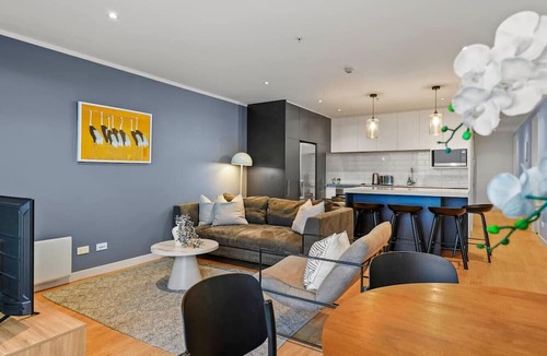 Auckland Central Business District Apartment | Stunning Skyline CBD Luxe Home with 2 Carparks