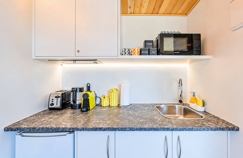 Lake Tekapo Cabin | Cozy Tekapo Studio | Lake + Church Views | Balcony