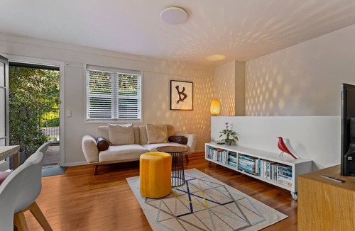 Kingsland Apartment | Central 4BR Nook with Backyard by Western Springs
