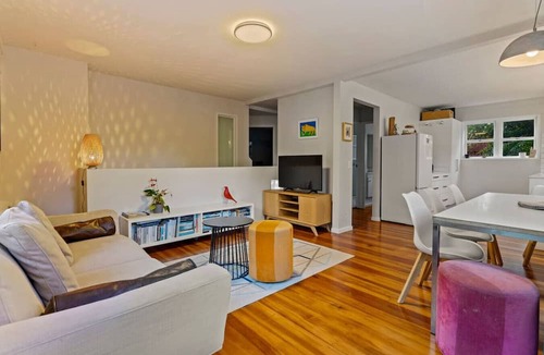 Kingsland Apartment | Central 4BR Nook with Backyard by Western Springs